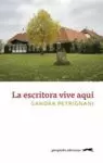 ESCRITORA VIVE AQUÍ, LA