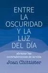 ENTRE LA OSCURIDAD Y LA LUZ DEL DÍA