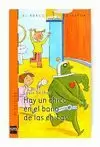 HAY UN CHICO EN EL BAÑO DE LAS CHICAS
